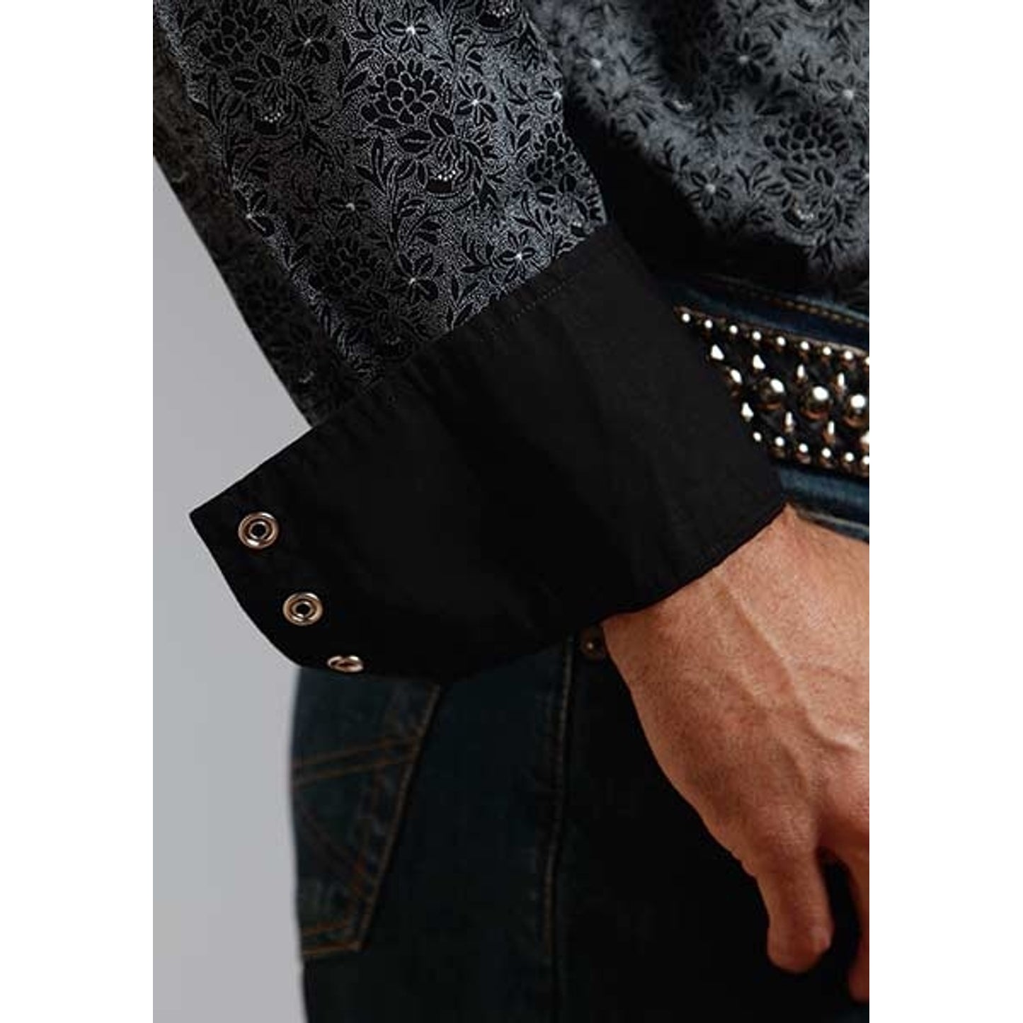 5-903590-blackcuff.jpg