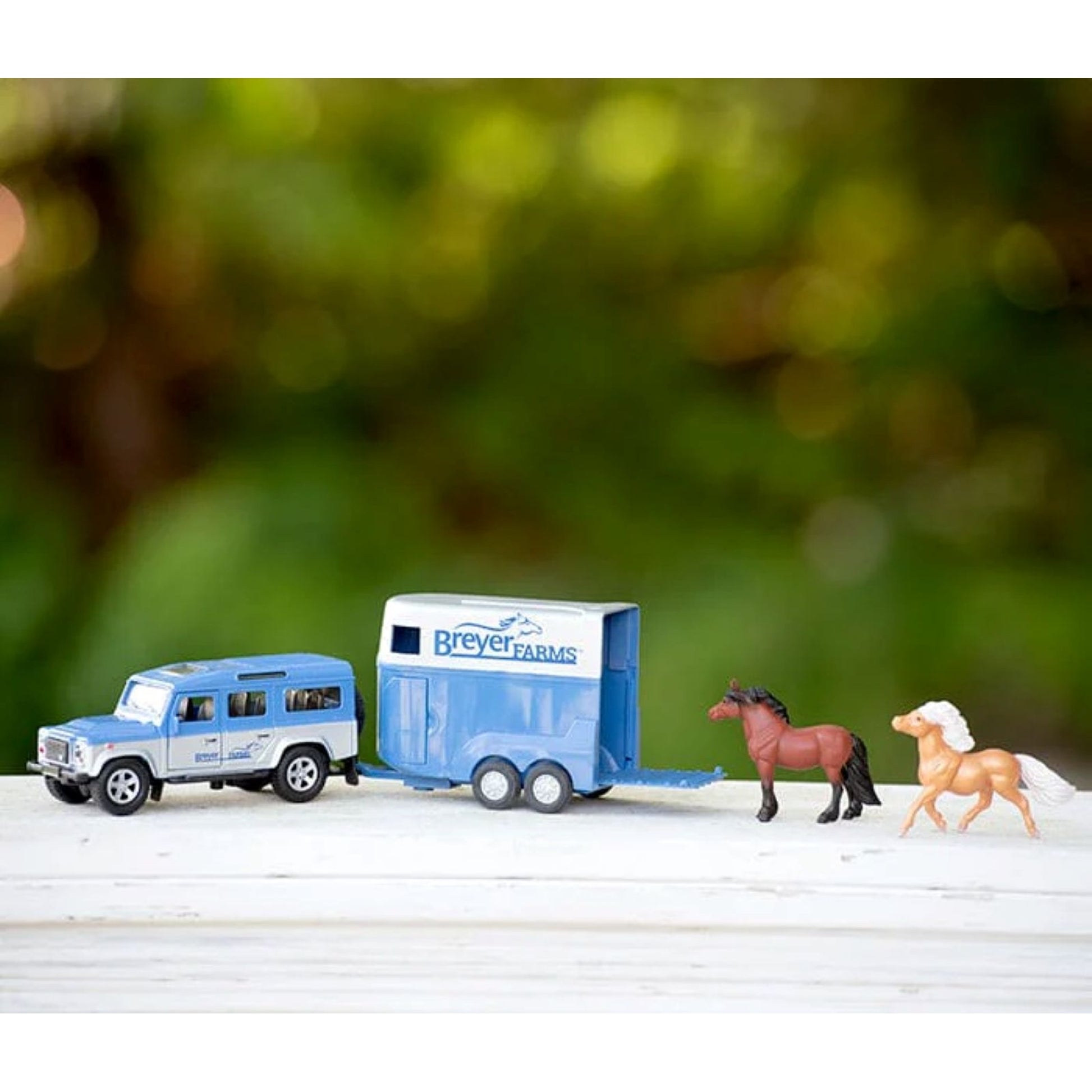Breyer Farms Land Rover And Tag-A-Long Horse Trailer