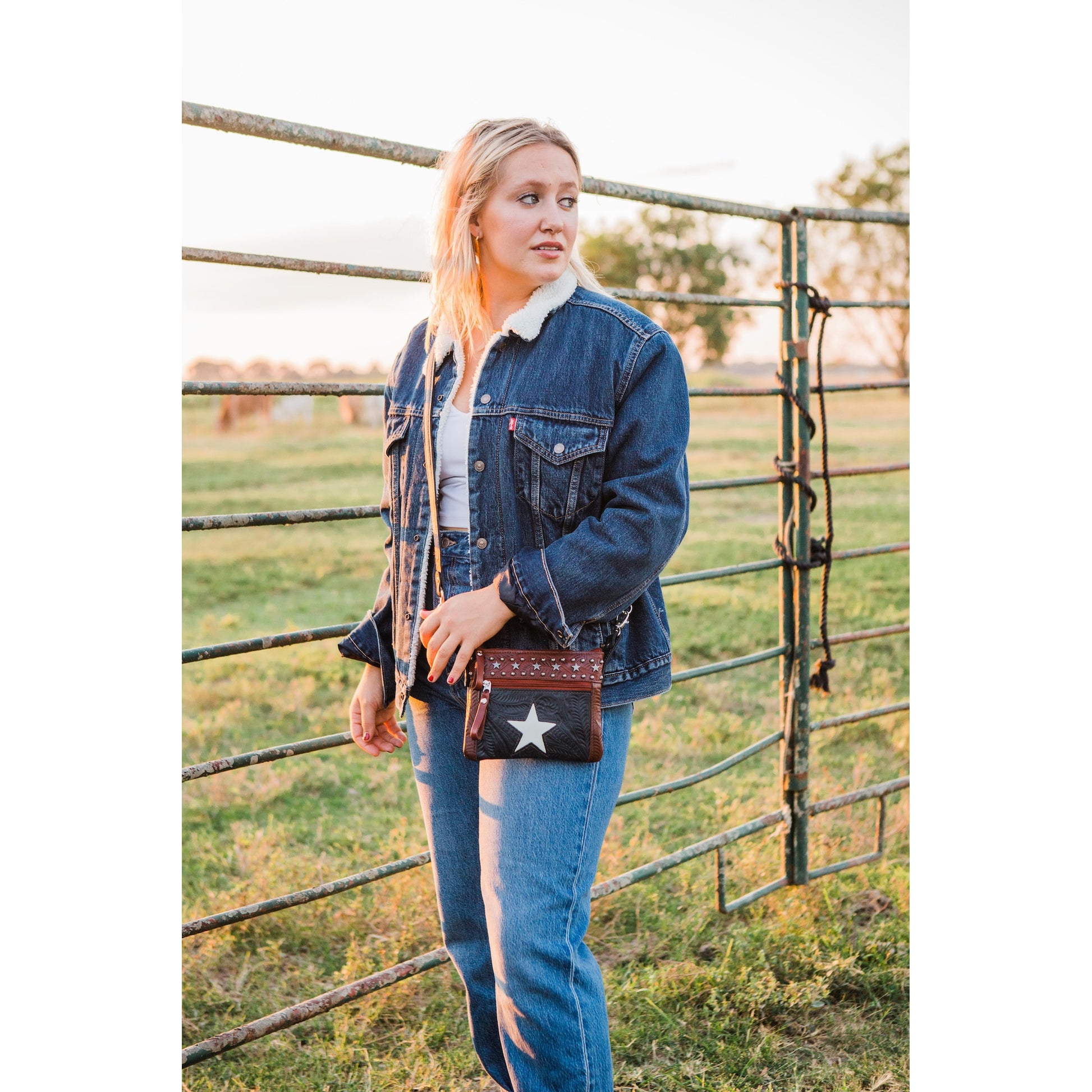 American West Trail Rider Crossbody/Hip Bag with Detachable Stap