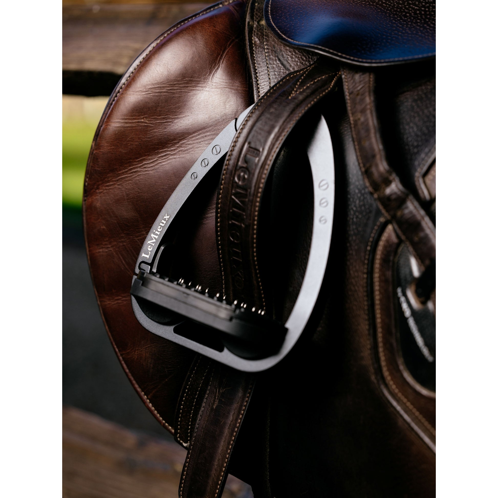 LeMieux Vector Control Stirrup