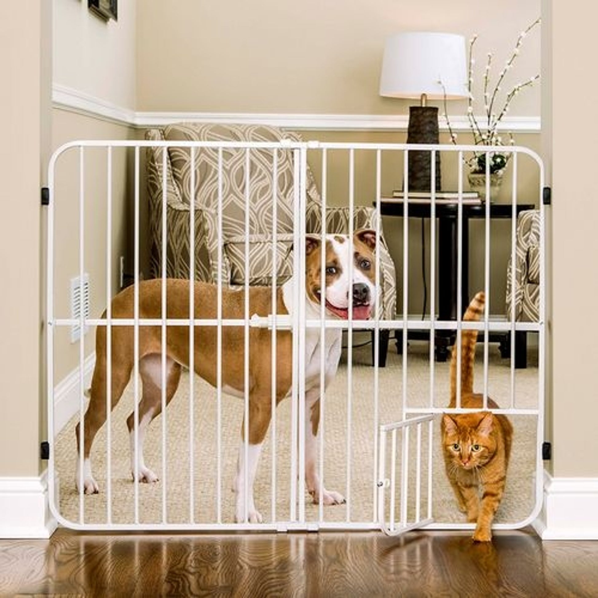 CARLSON Big Tuffy Expandable Gate With Pet Door